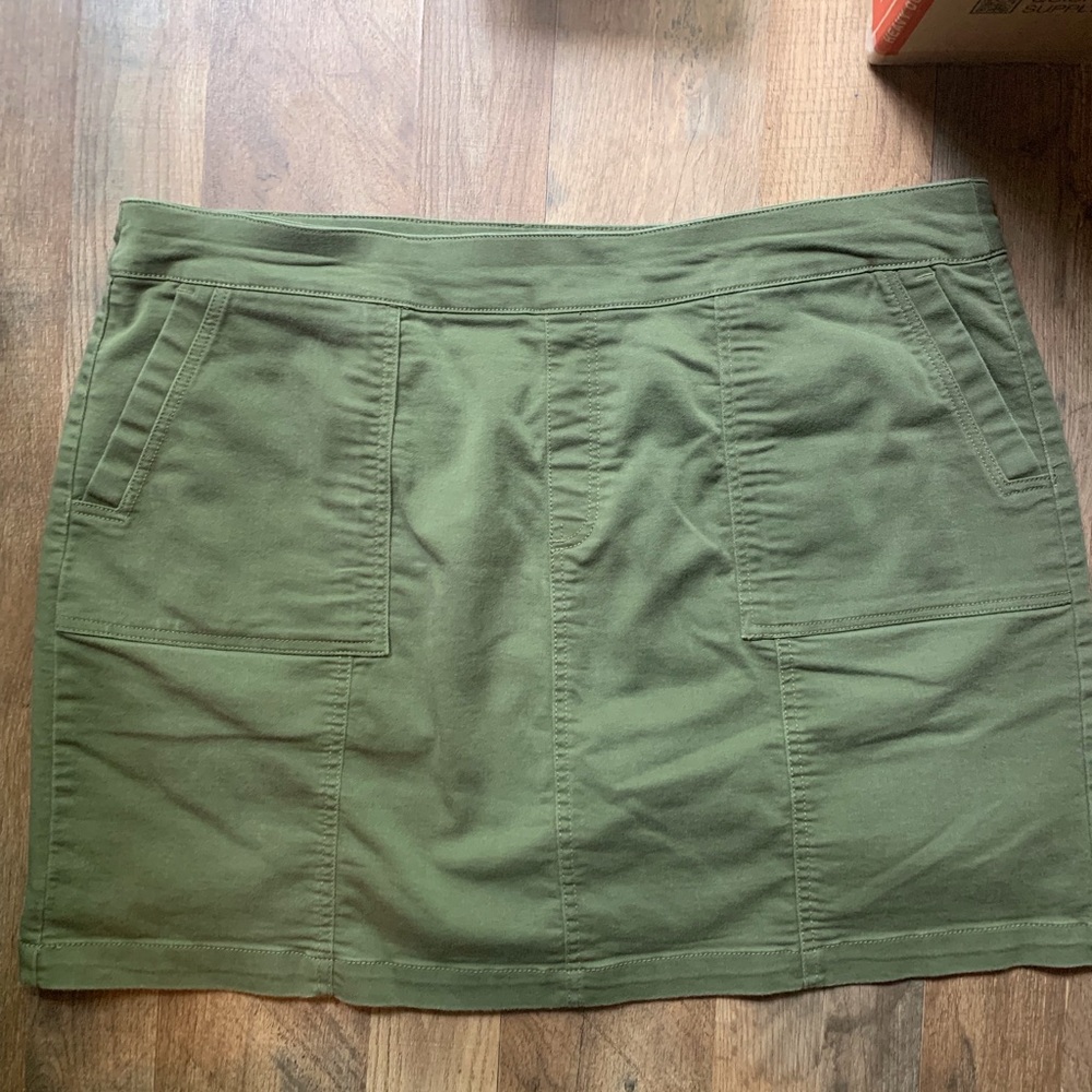 Green Skirt-Back Skort